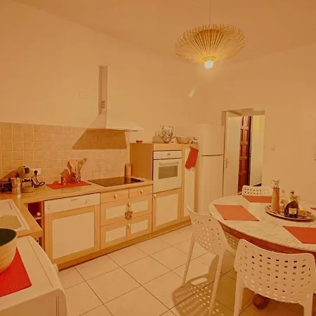 Appartement Appartement Ajaccio, 4 pièces, 6 personnes - FR-1-61-538 *